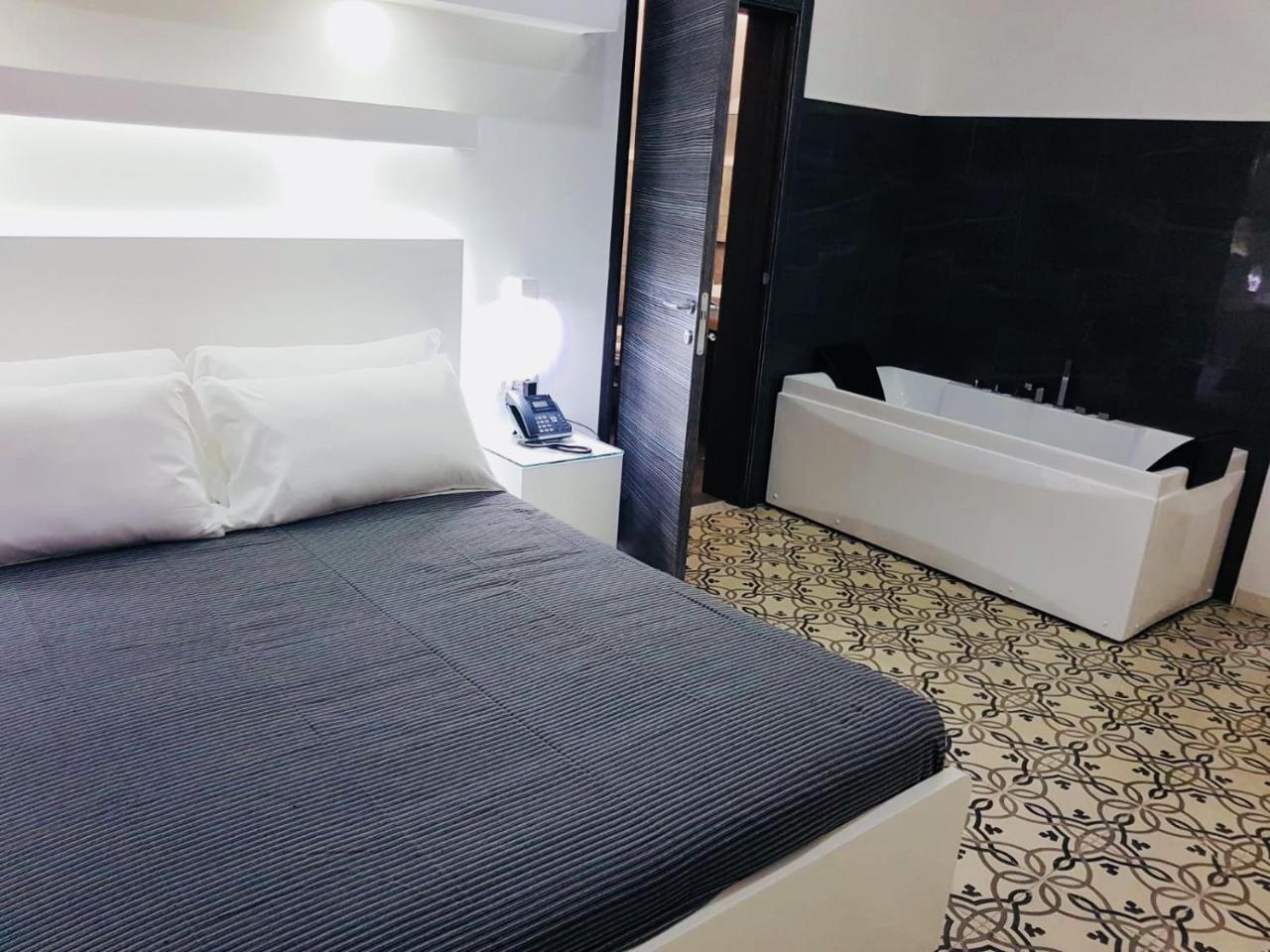 Villa Adelaide Suite & Room Torre A Mare Exterior photo